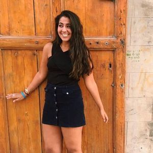 Meet your Posher, Maya